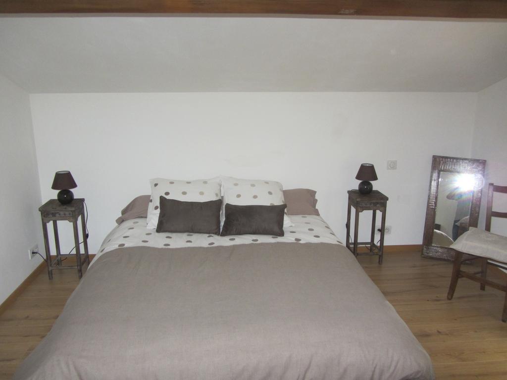 Les Cimes Bed & Breakfast Saint-Pierre-de-Rivière Room photo